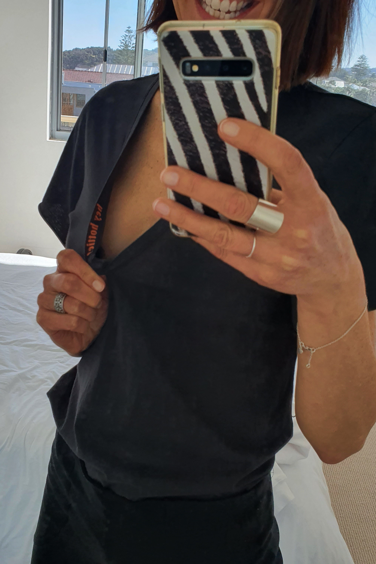 Hey Hottie! Deep V  |  vintage black